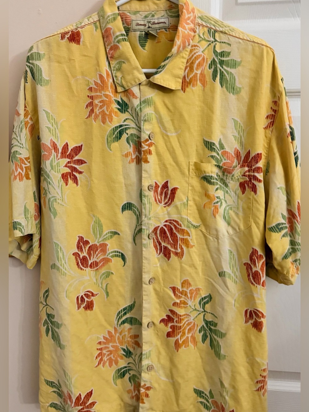 Tommy Bahama 100% Silk Tropical Themed Men’s L Short Sleeve Button Up Shirt